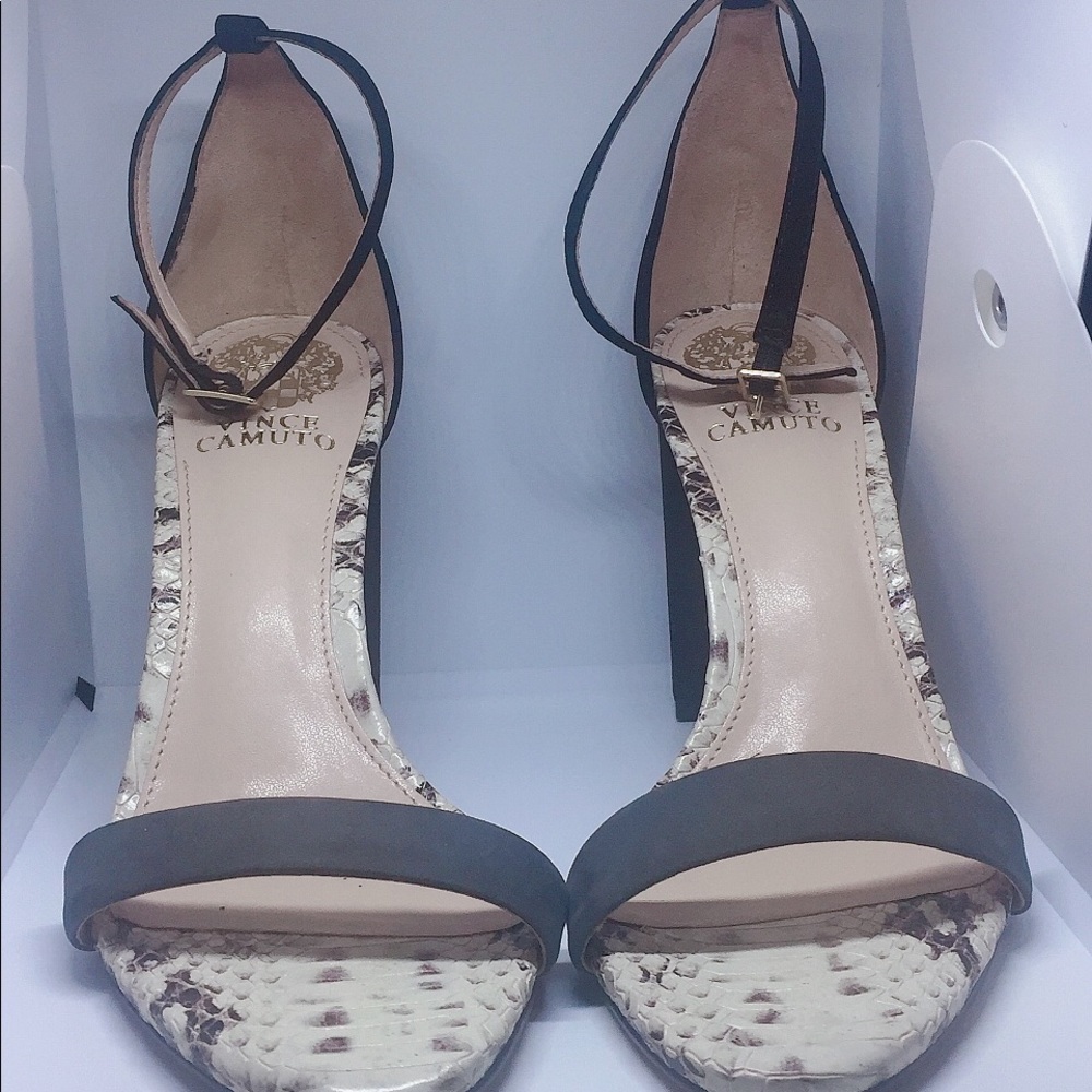 NWT-Vince Camuto Snake -Print Sandals